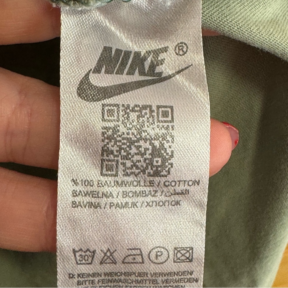 Nike Air Paris Saint-Germain Logo T-Shirt in Soft Green Small - Picture 5 of 6